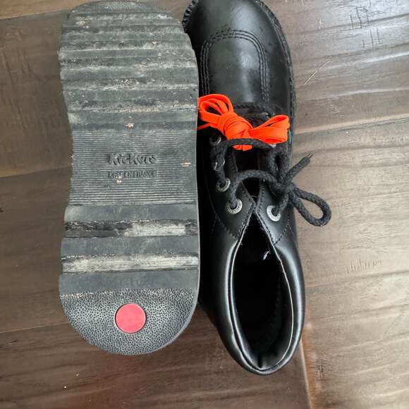 Kickers - Picture 16 of 16